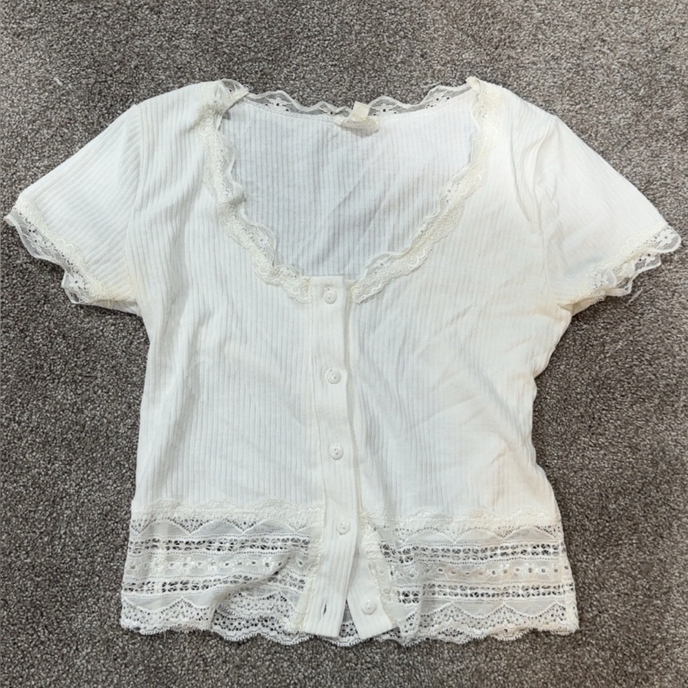 Caution To The Wind White Buttoned Fitted Blouse